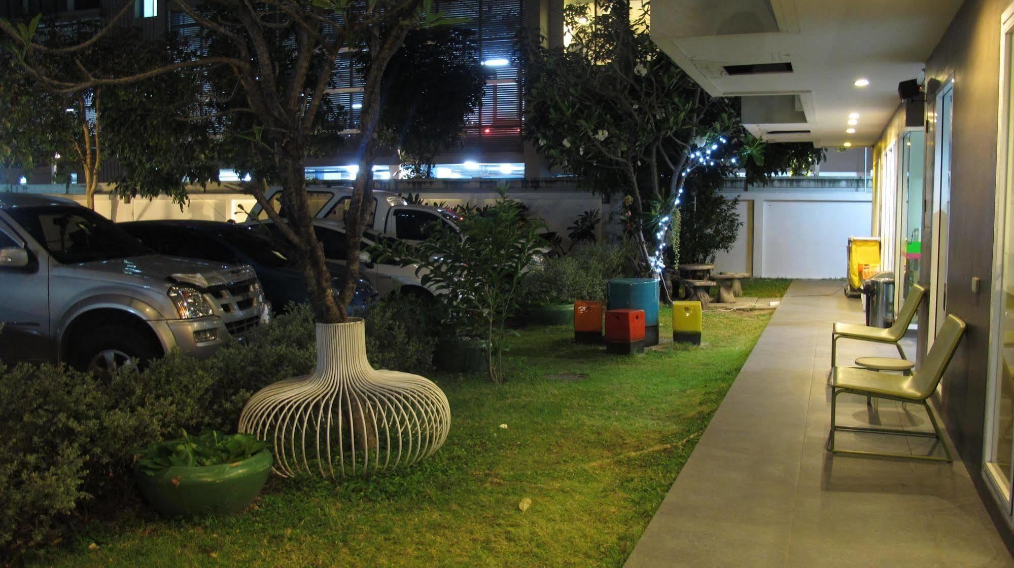 U431 Chaengwattana Hotel Nonthaburi Exterior photo